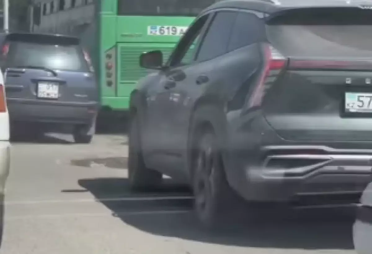 На дырявые дороги жалуются жители Алматинской области (ВИДЕО)
