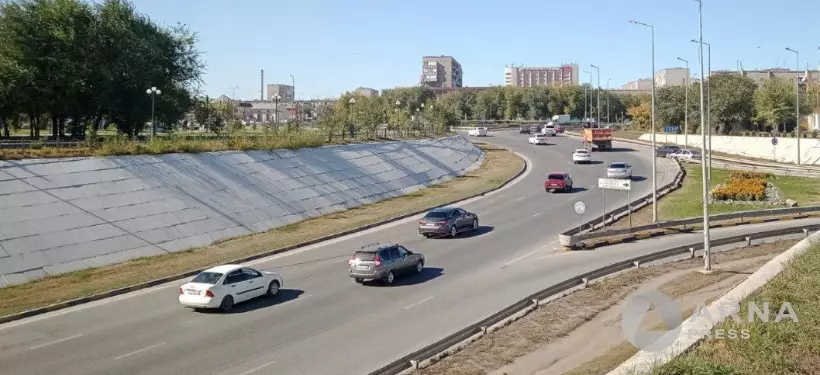 Насколько выросло количество автомобилей за год в Казахстане