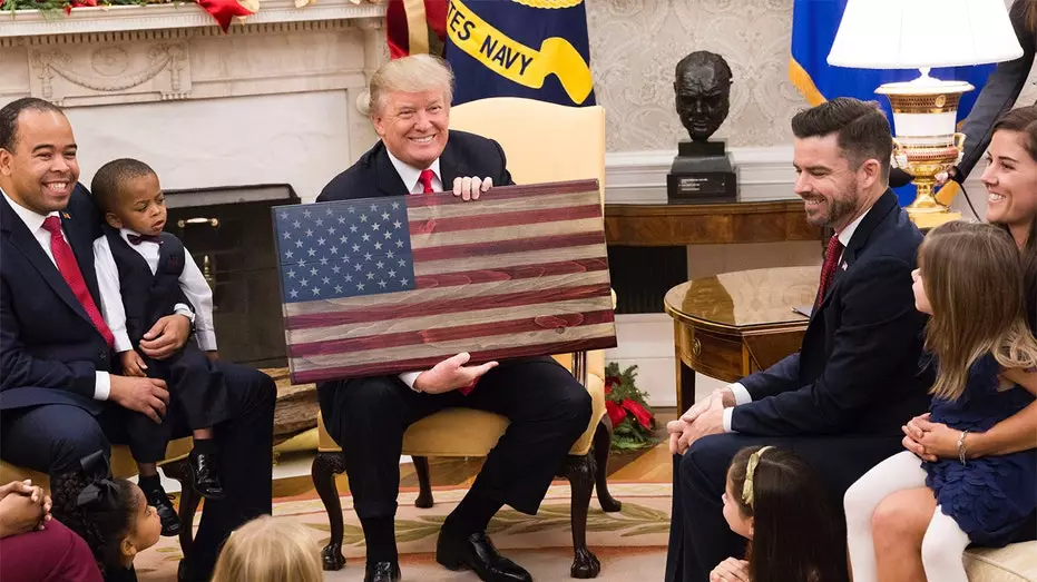 Администрация Трампа движется к введению тарифов на полупроводники и фармацевтику.