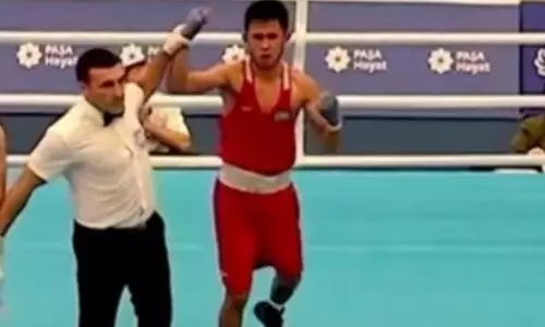 Казахстанский боксер побил чемпиона России в финале турнира в Баку
