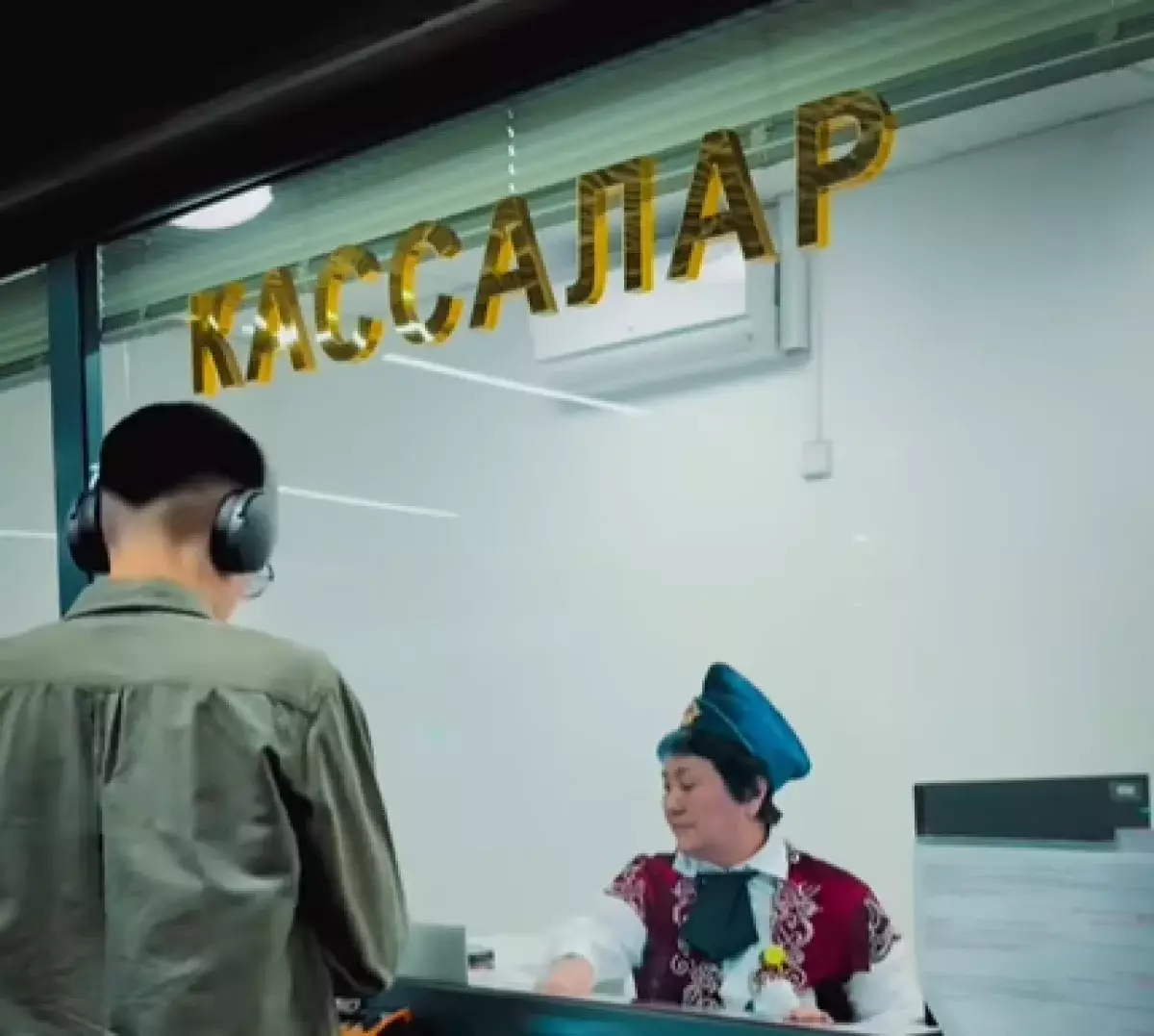 Алматинцы смогут оплачивать проезд в метро по-новому