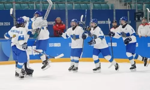 Казахстан разгромил хозяев чемпионата мира по хоккею