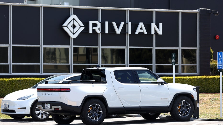 Генеральный директор компании Rivian обсуждает пошлины и говорит, что производитель электромобилей имеет "очень американскую цепочку поставок".