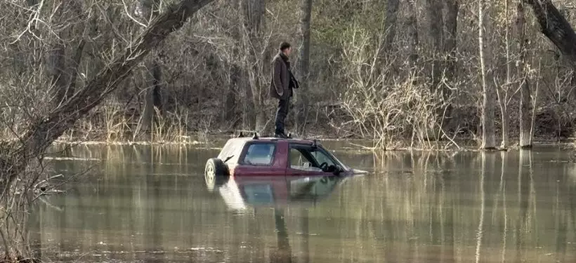 Водитель съехал с дороги в пойму Иртыша в Семее