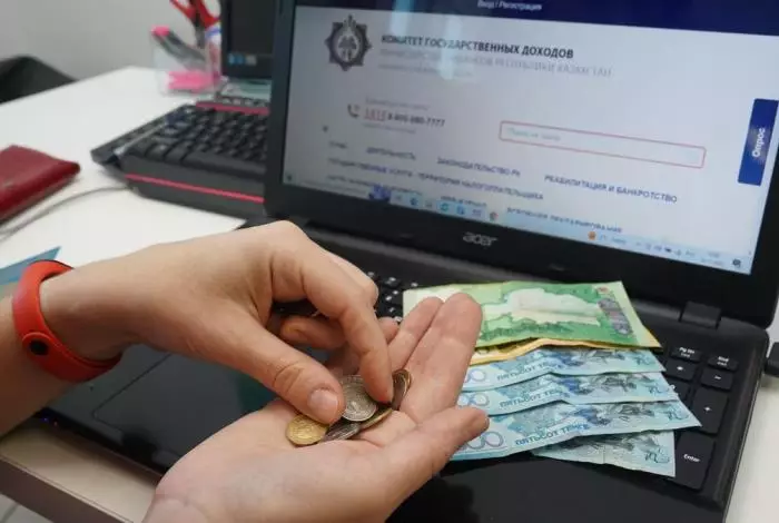 «Немедленно заплатите налоги» — казахстанцев пугают рассылкой в мессенджере