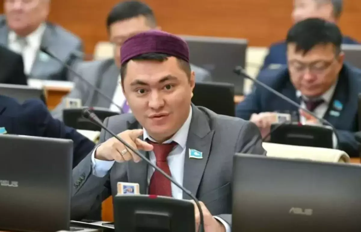 Депутат Мукаев раскритиковал принудительную продажу билетов на концерт казахстанской группы
