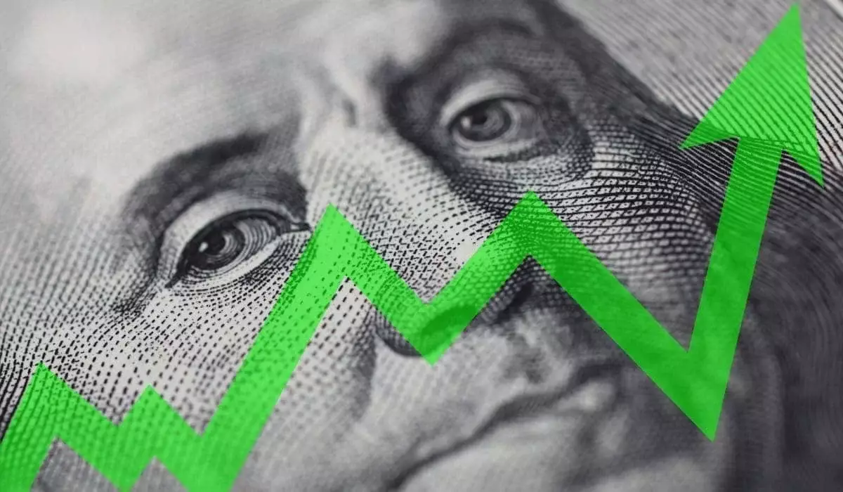 До 527 тенге подорожал доллар в казахстанских обменниках