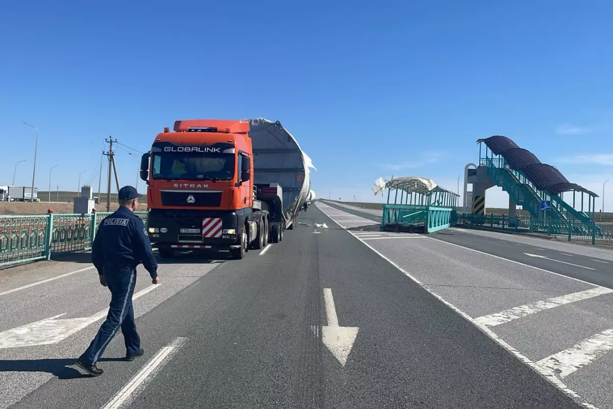 Грузовик разрушил мост в Кызылординской области