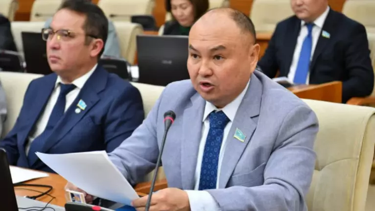 «Басым кетеді»: Ерлан Саиров Қазақстанда қарасора өсіруге қатысты пікір білірді