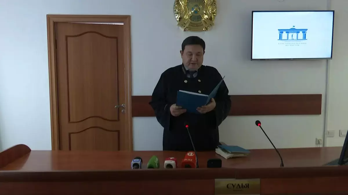 Шымкентте анасын өлтіріп, денесін өртеп жіберген азамат темір торға қамалмады