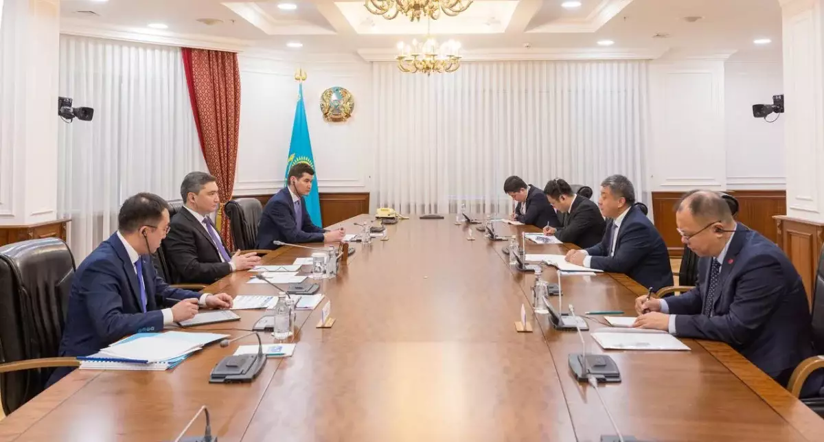 Олжас Бектенов встретился с главой CITIC Construction Ян Цзяньцянем
