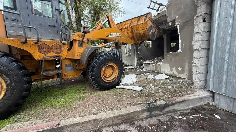Не узаконили - потеряли: в Алматы начали снос двухэтажного дома