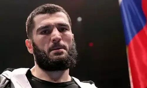 Бетербиев отреагировал на отказ Бивола от титула чемпиона мира