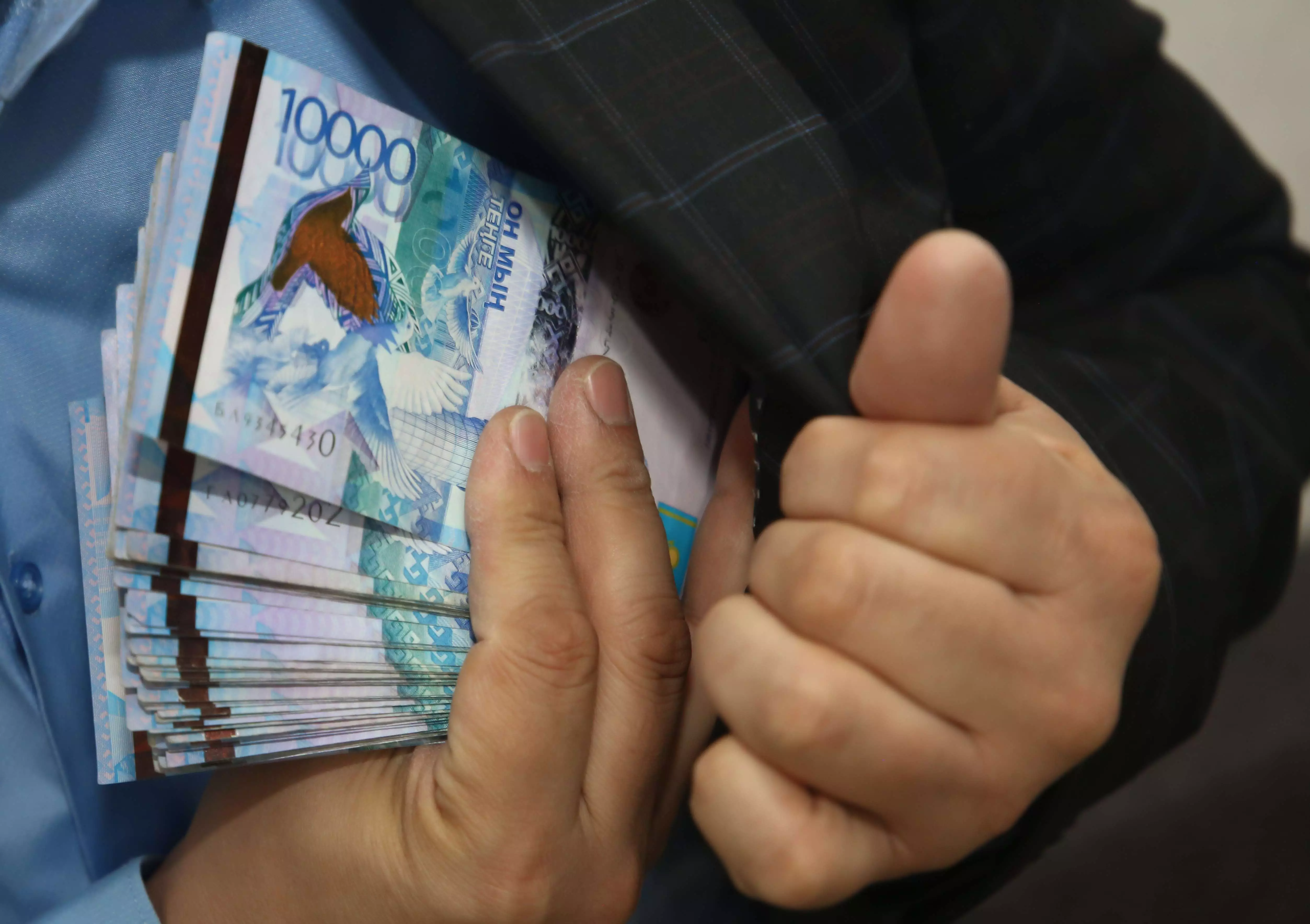 Попытка вернуть свои деньги обернулась для казахстанки потерей 8 миллионов тенге - новости на Lada.kz 16.04.2025
