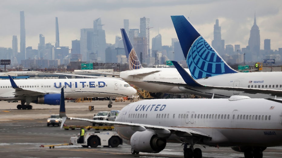 United сократит количество рейсов этим летом из-за экономической неопределенности и снижения спроса.