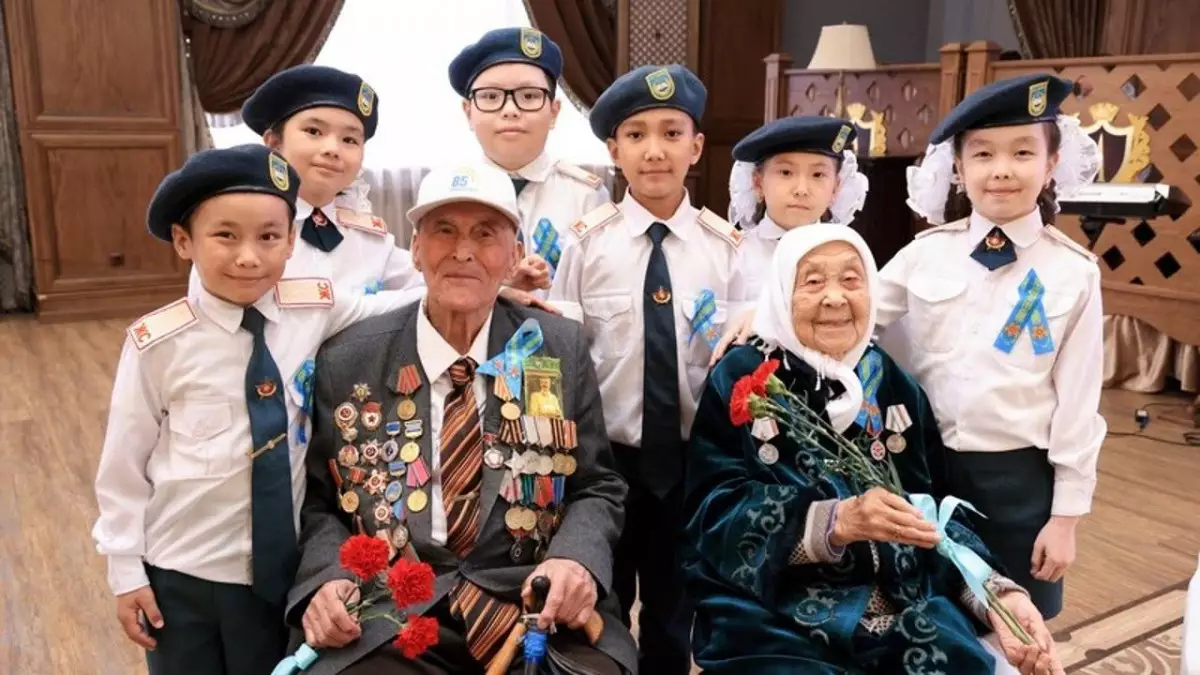 "80 алғыс сөз": Қарағандылықтар Ұлы Жеңіс қаһармандарына құрмет көрсетті