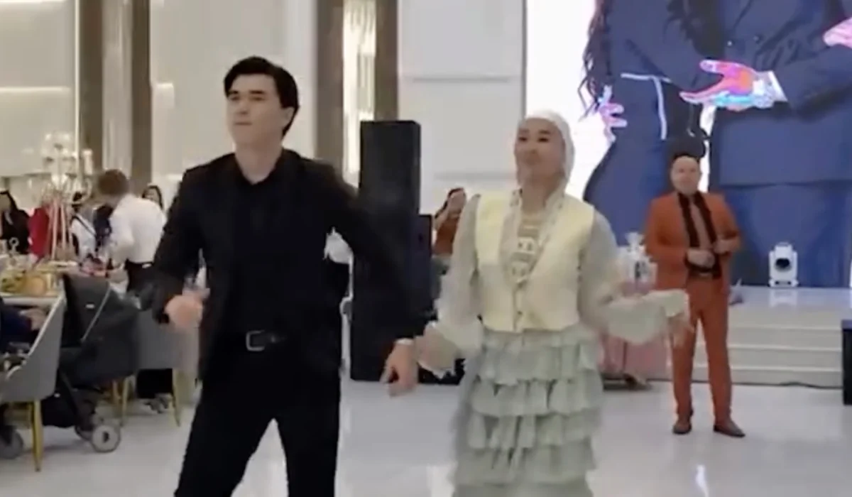 «Қандай әдемі»: тойда билеген ерлі-зайыпты желіні жарды (ВИДЕО)