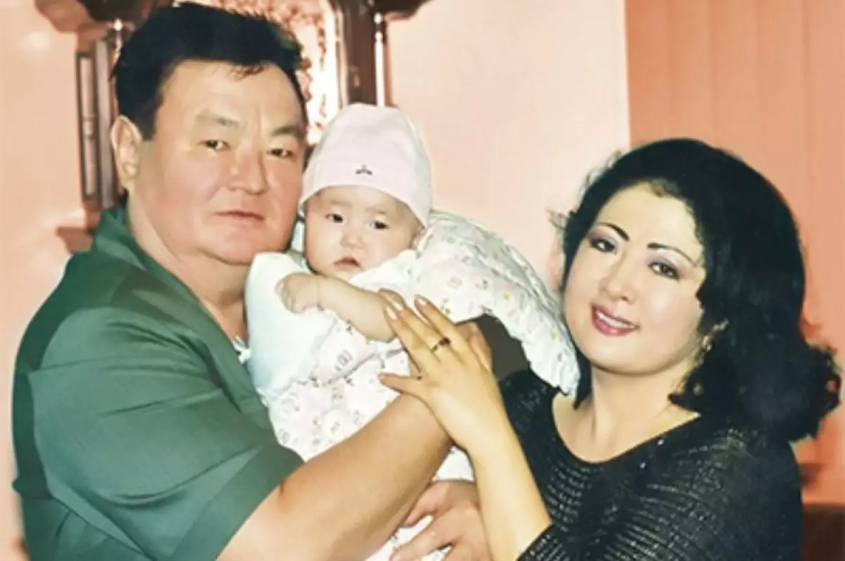 «Зәкең байдың тұқымынан емес»: Мақпал Жүнісова не себепті 20 жас үлкен адамға тұрмысқа шыққанын айтты