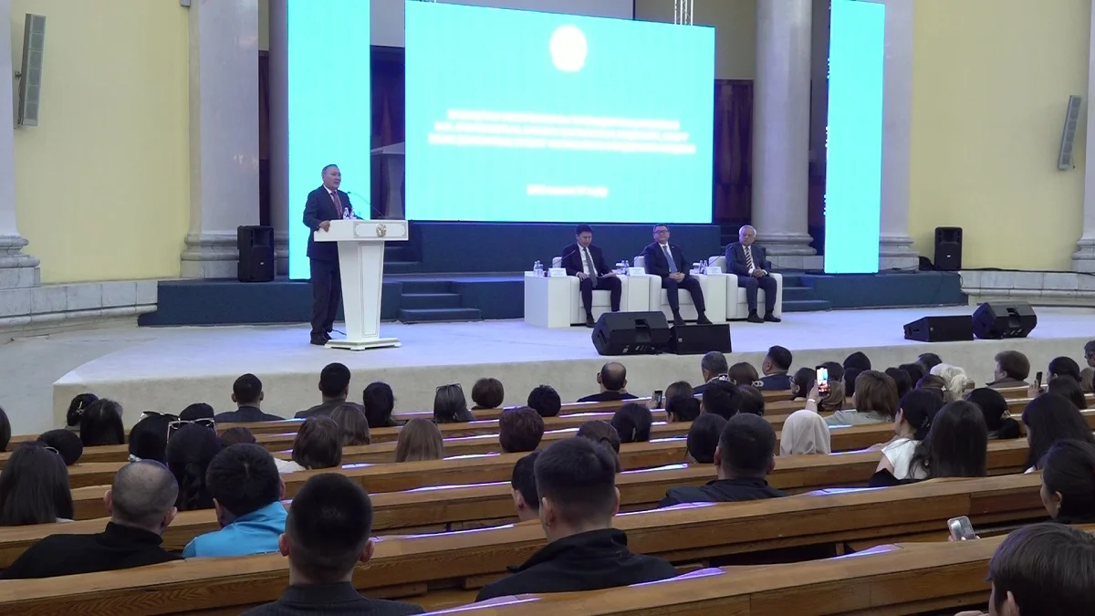 Президент кеңесшісі Мәлік Отарбаев Алматыға жұмыс сапарымен келді