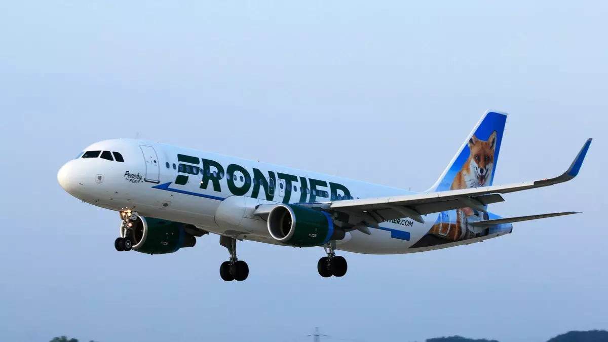 Пассажир авиакомпании Frontier Airlines описывает пугающую посадку после отвала колеса самолета.