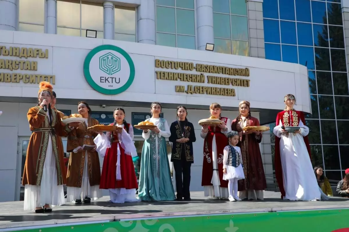 ШҚТУ-да Наурыз айшықты түрде аталып өтті: киіз үйлер, этно-дефиле және «Шашбау-пати» мерекеге келген қонақтарды біріктірді