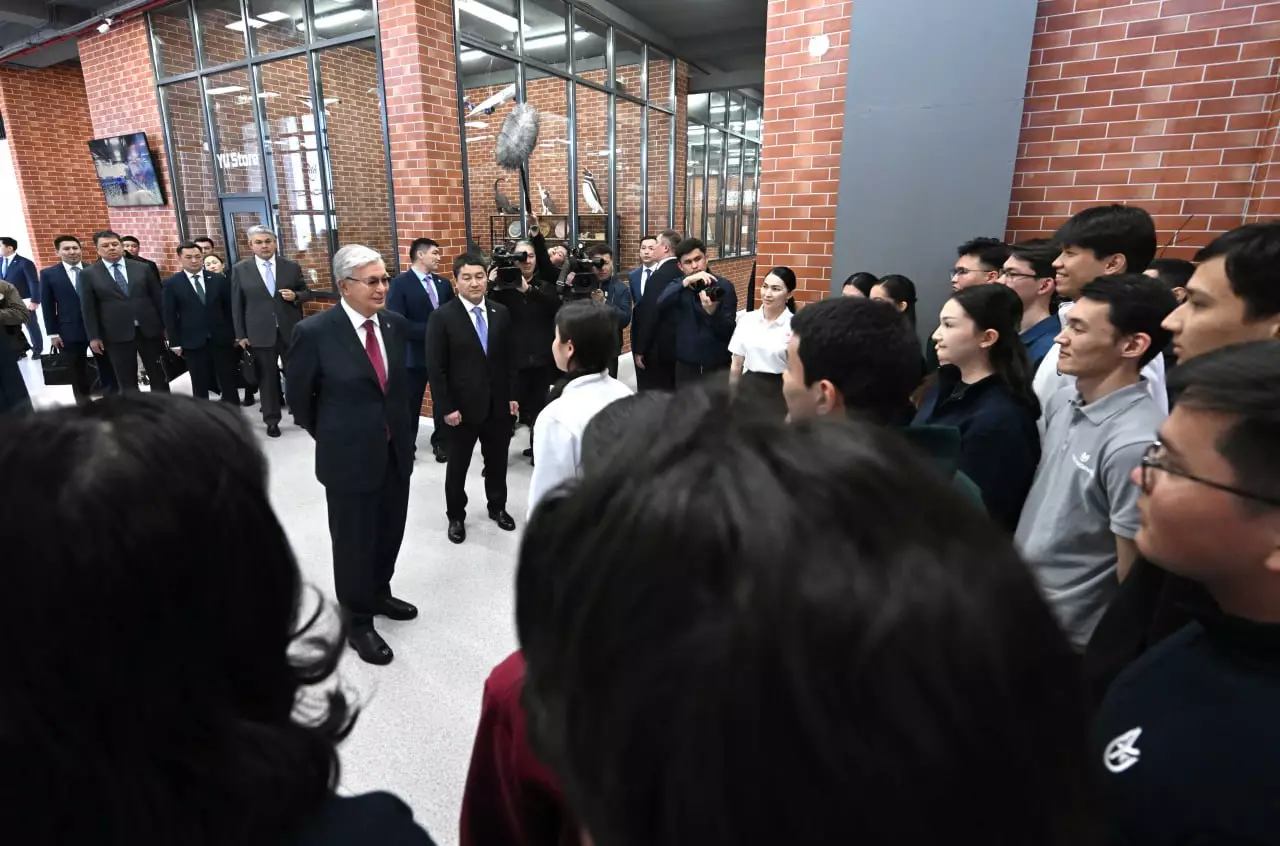 Токаев посетил Yessenov Technopark в Актау - новости на Lada.kz 18.04.2025