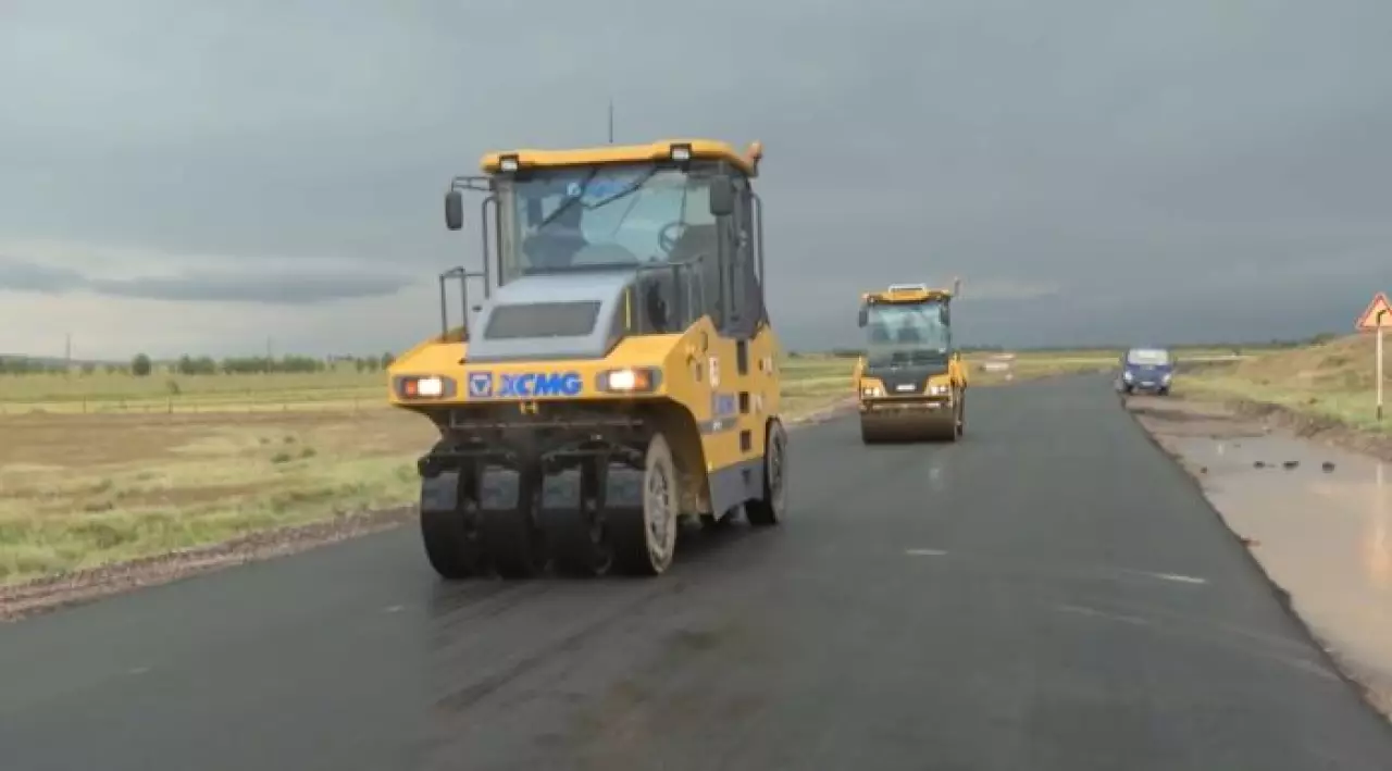 Смертность на дорогах в Казахстане сократят с помощью суперасфальта