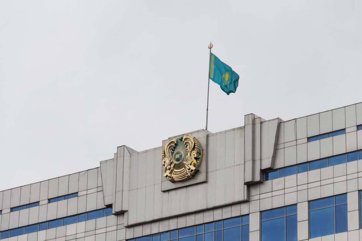 Посольство Казахстана в США призвало казахстанцев покинуть страну добровольно