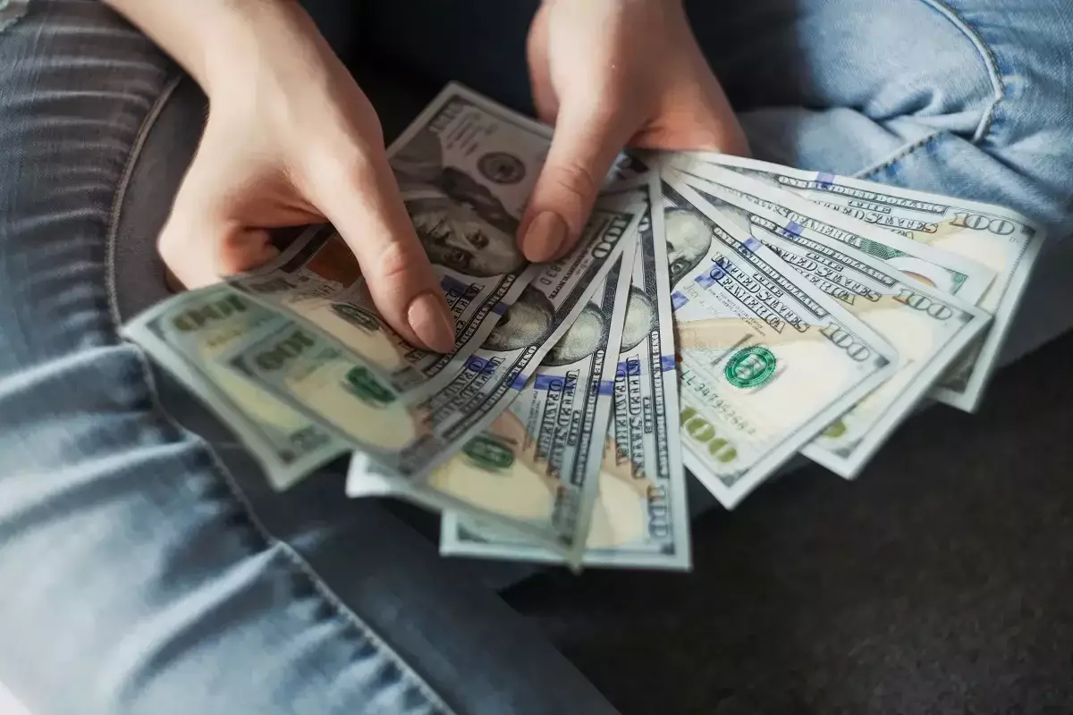 Курс доллара и евро в обменниках Алматы 19 апреля 2025