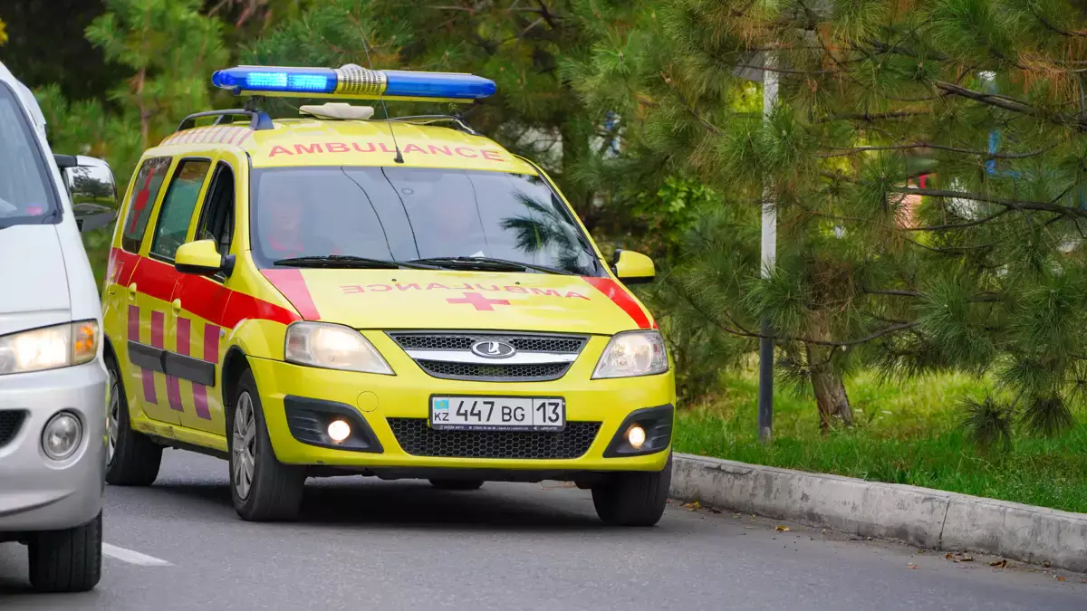 Павлодар-Астана жолында балалар мінген автобус аударылып, жаттықтырушы көз жұмды