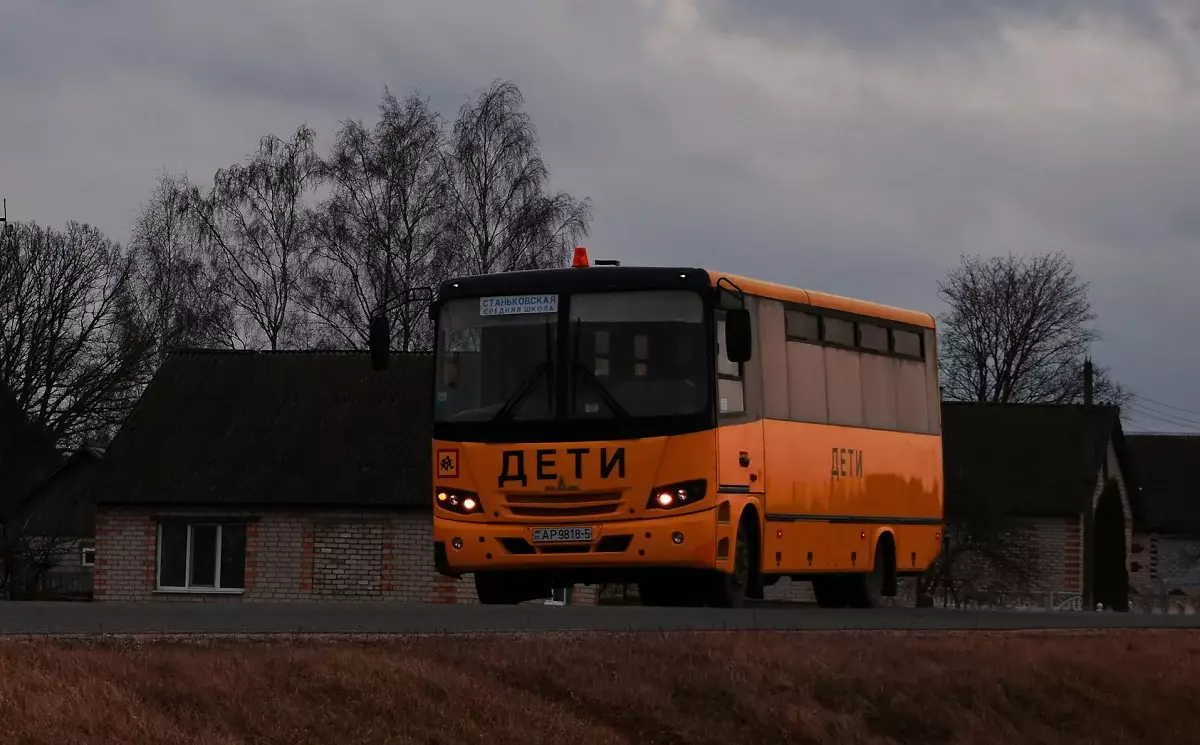 Ақмола облысында балалар отырған автобус аударылып, жаттықтырушы қаза тапты