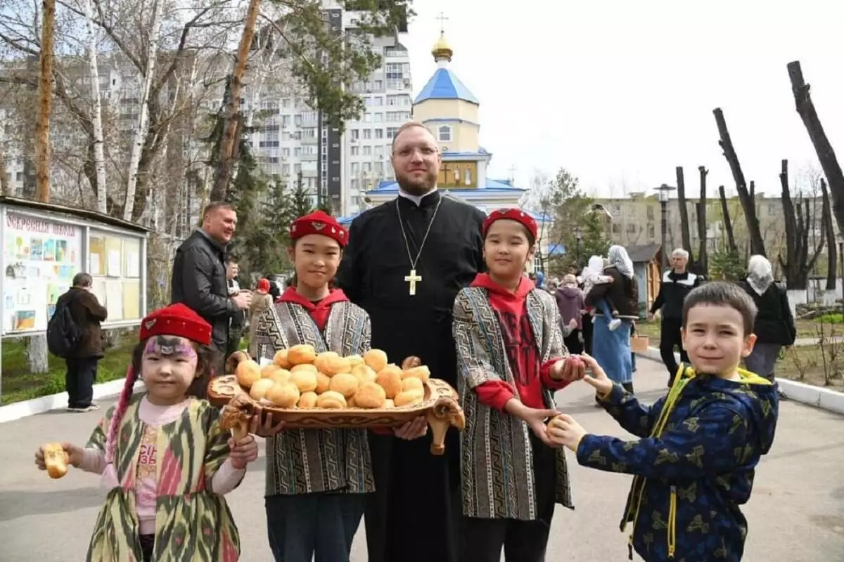 Пасхальные яйца и бауырсаки: в Астане укрепляют межэтническое согласие