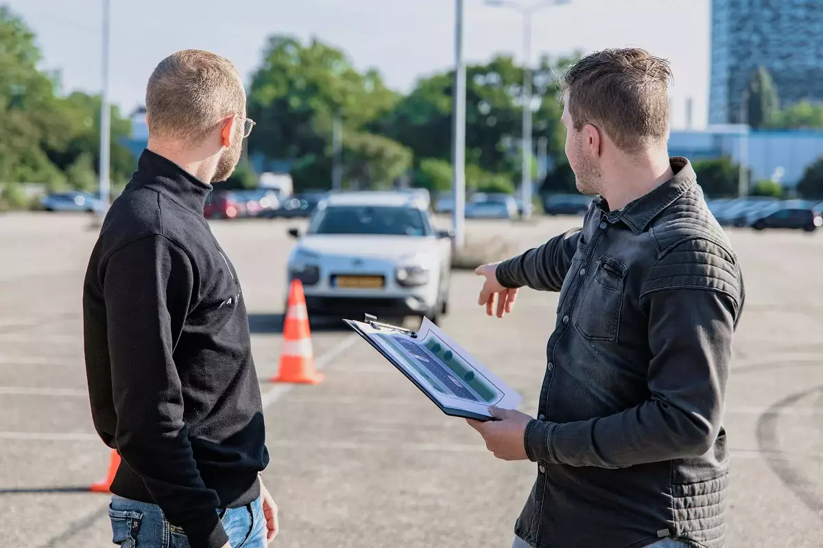 Как выбрать автошколу в Казахстане и не переплатить