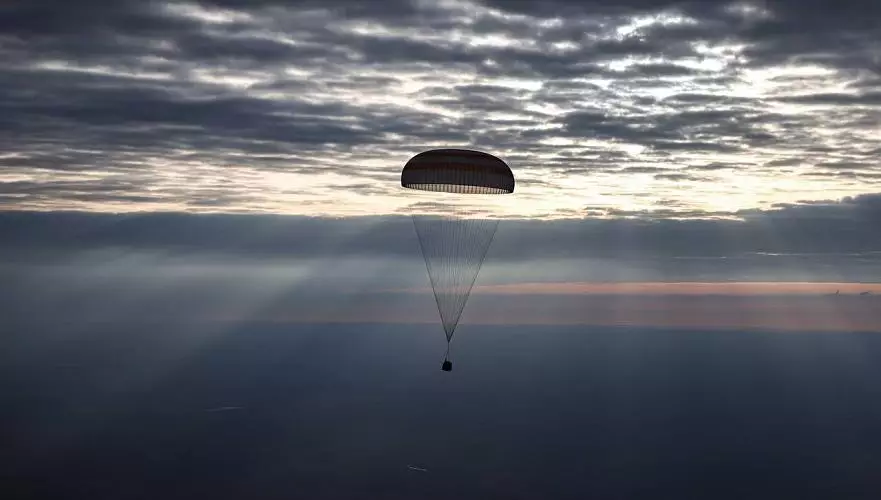 Корабль «Союз МС-26» с российскими космонавтами и астронавтом NASA сел в Казахстане
