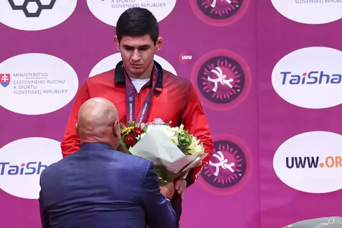 Еуропа чемпионатында Ресей шенеунігімен төбелесе жаздаған балуан оған алғыс айтты