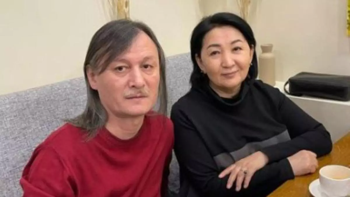 «Фарида қызыңыз сияқты емес пе»: Ұлықпан Жолдасовтың әйелі елден сөз естіді (ФОТО)