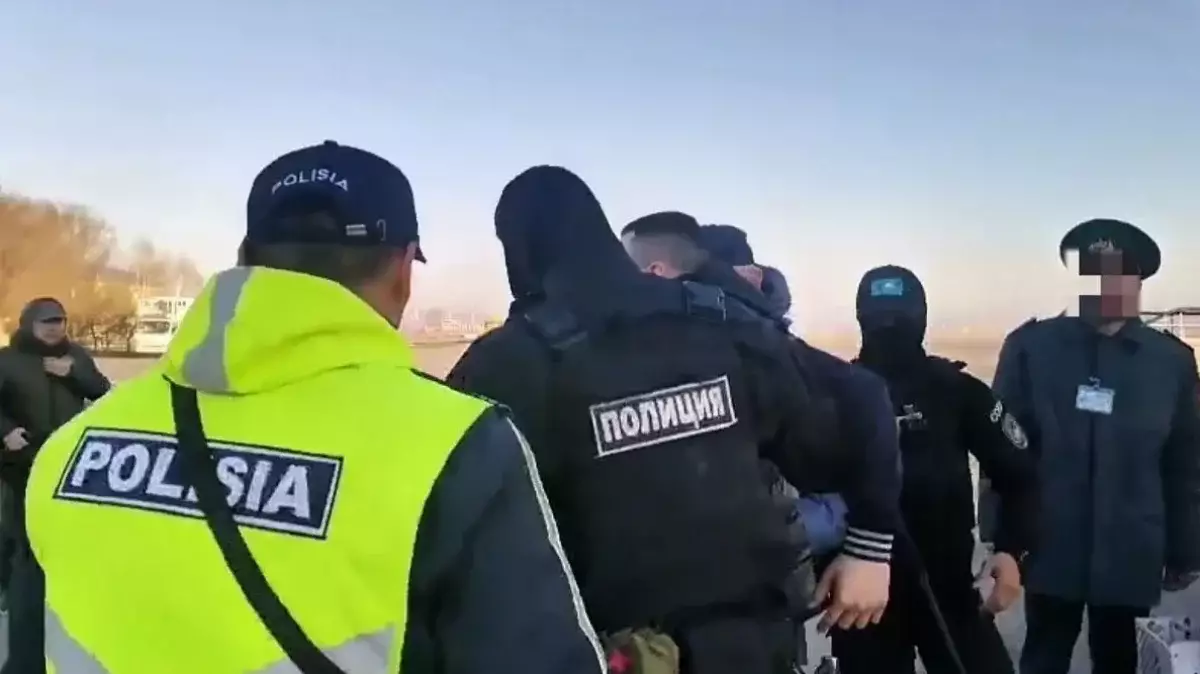 ШҚО-да 9 жыл бойы іздеуде жүрген қылмыскер әуежайда ұсталды