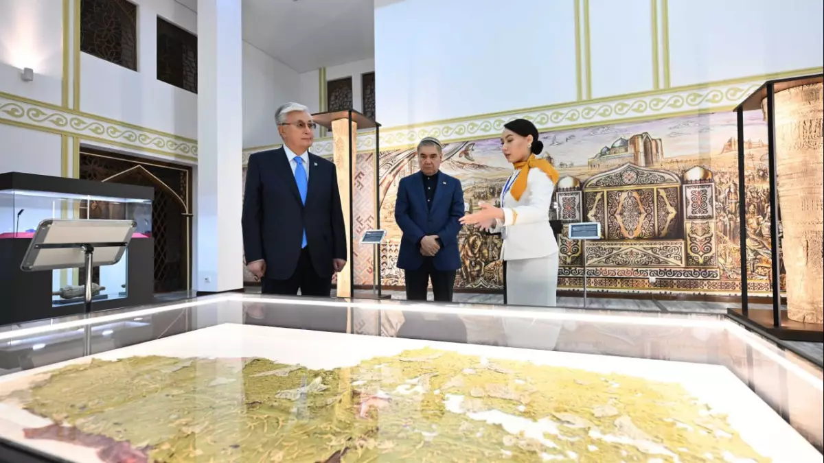 Қазақстан Президенті мен Түрікменстан Халк Маслахатының Төрағасы Turkistan визит орталығына барды