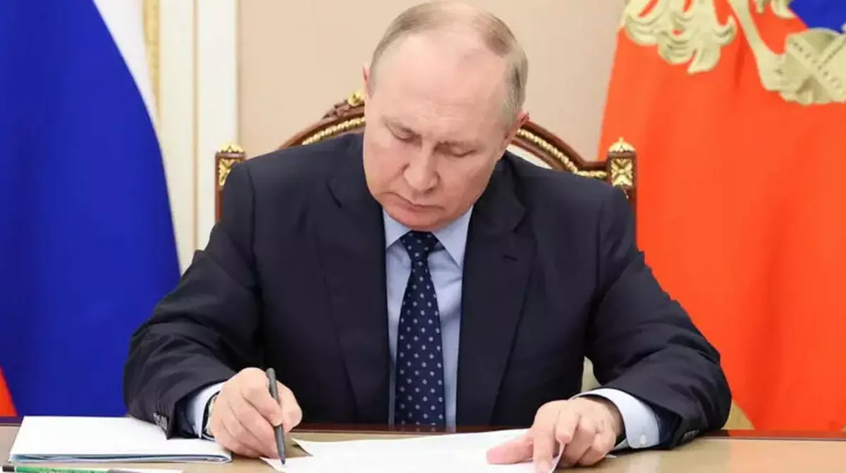 Путин ужесточил наказание за дискредитацию армии и призывы к санкциям
