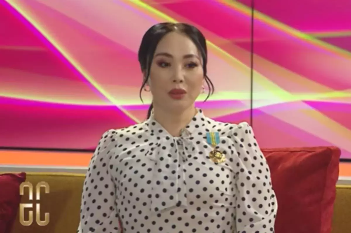 «Қыдекеңнің денсаулығы сыр берді»: Қарақат Әбілдина ел күтпеген сырымен бөлісті (ВИДЕО)