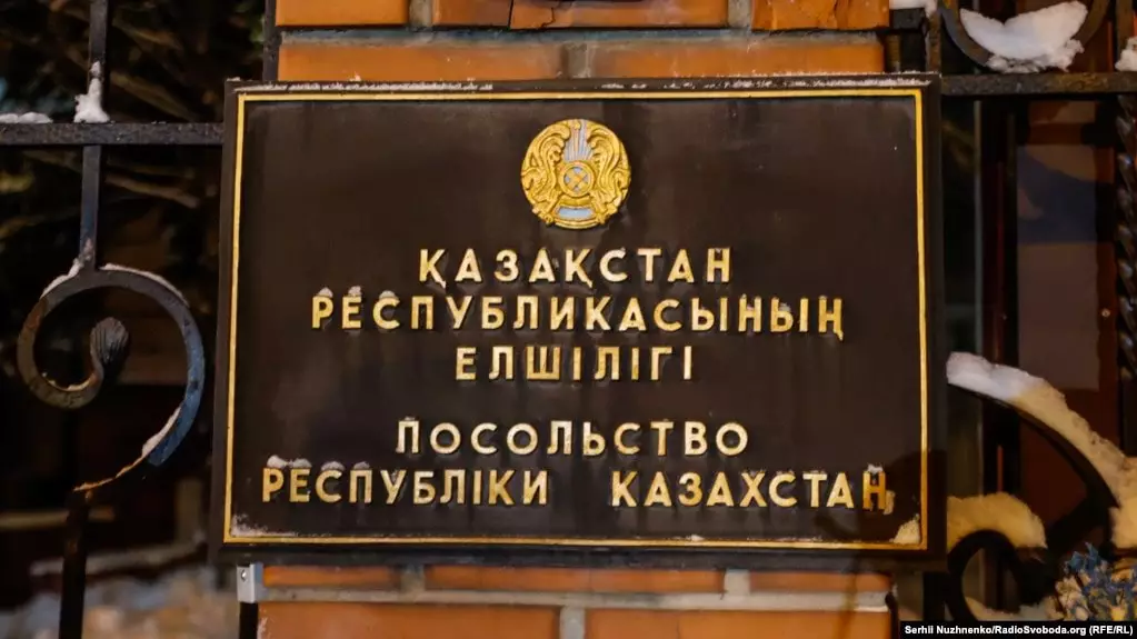 Казахстанские дипломаты в Украине встретились с представителями штаба по вопросам обращения с пленными