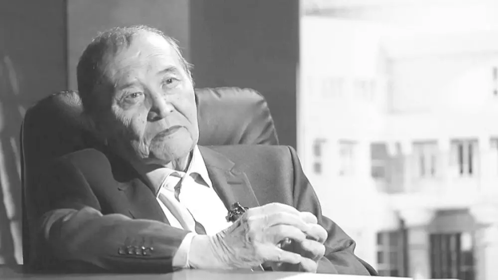 Жазушы, драматург Әкім Тарази дүниеден өтті: Тоқаев отбасына көңіл айтты
