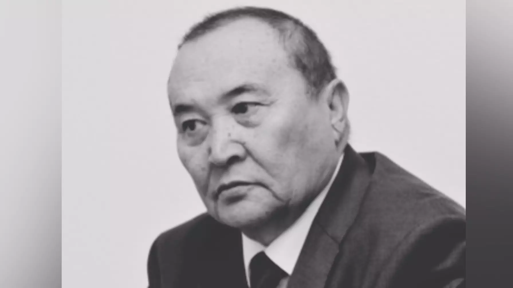 «Әдебиет әлемінің Әкімі»: Президент жазушы Әкім Таразидің отбасына көңіл айтты