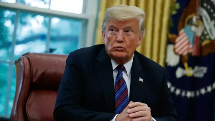 Рейтинг одобрения Трампа достиг минимума, большинство против его третьего срока