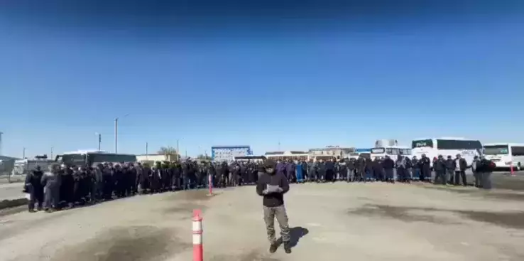 Теңізде жұмысшылар жалақыны 50 пайыз көтеруді талап етті
