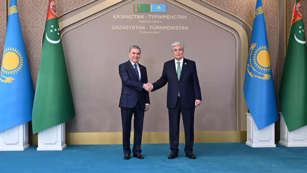 Тоқаев пен Бердімұхамедов Түркістандағы бейресми кездесуде не туралы сөйлесті?