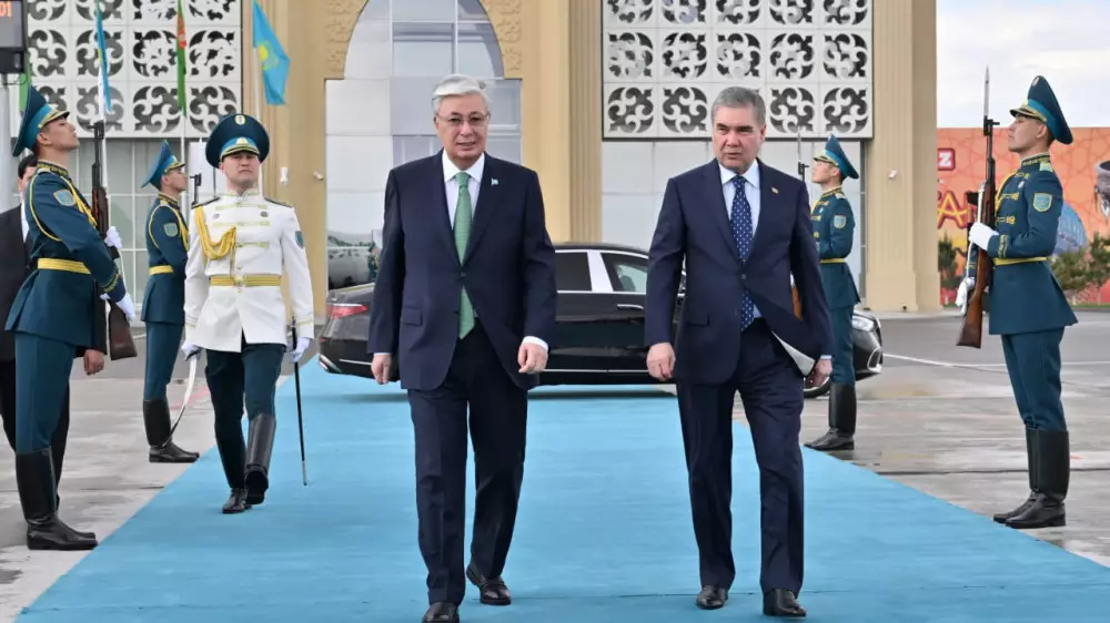 Тоқаев Түркістан әуежайында Бердімұхамедовті шығарып салды