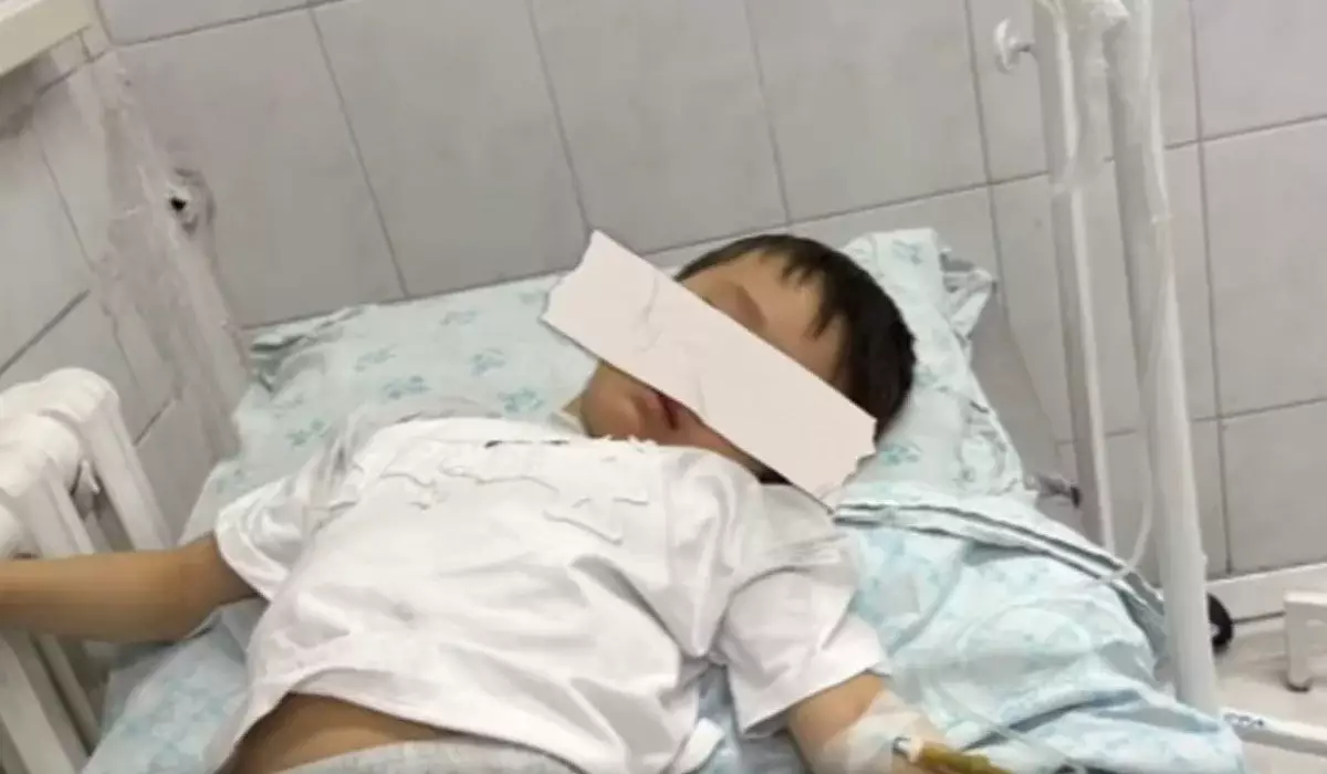 Жетісудағы дүкендердің бірінде кішкентай ұлды терминалдың тоғы соққан (ВИДЕО)