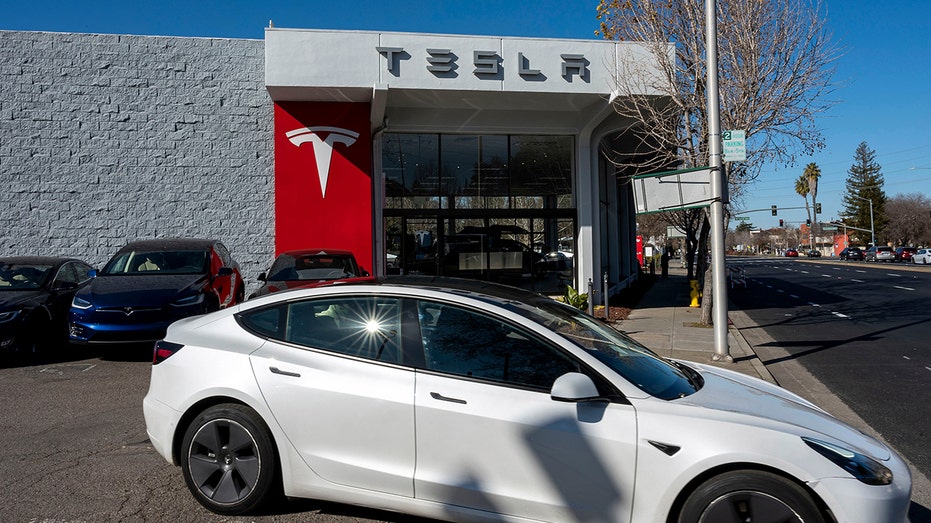 Прибыль Tesla не соответствует ожиданиям; Илон Маск заявляет, что время DOGE снизится значительно.