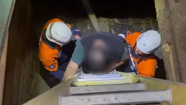 Талдықорғанда жертөлеге құлап кеткен ер адам құтқарылды